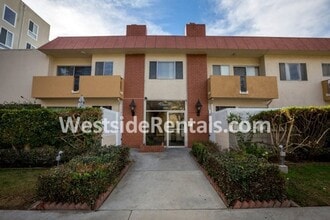 Building Photo - Deauville 02-LA