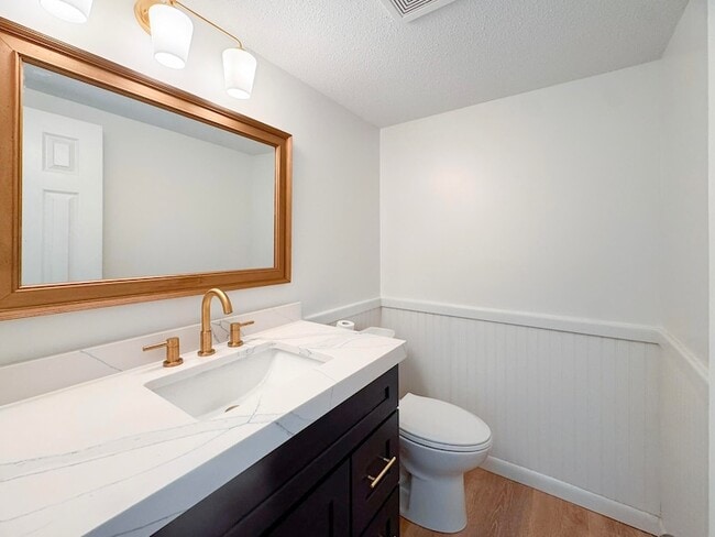 Building Photo - 225 SW Meadows