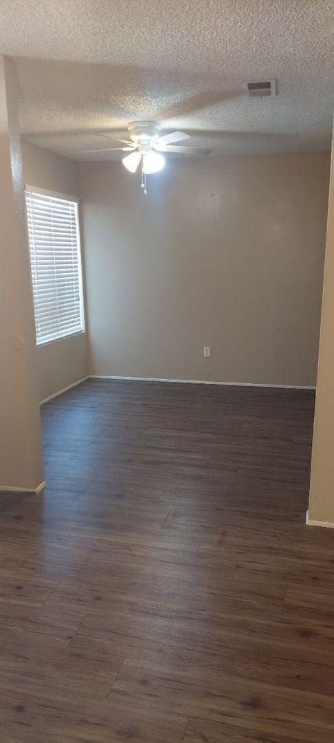 Building Photo - 2 Bed 1.5 Bathroom Condo for Rent