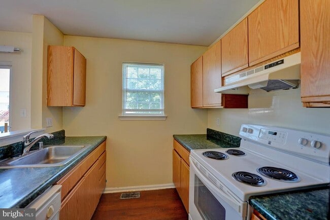 Building Photo - 112 Rosie Dr