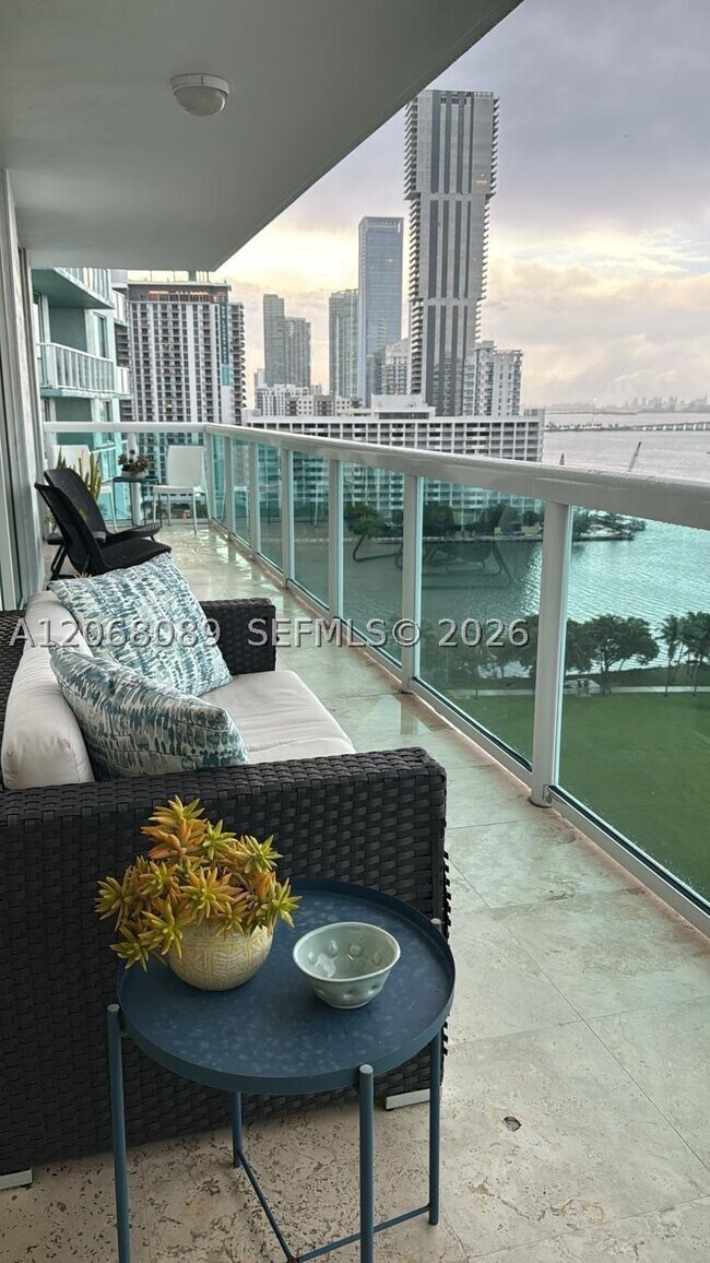 Building Photo - 1800 N Bayshore Dr