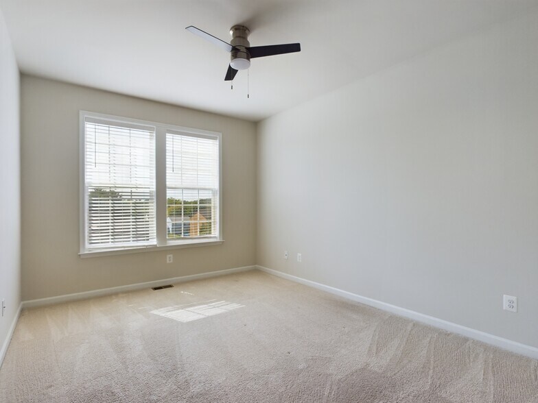 Building Photo - 25 Chester Ct