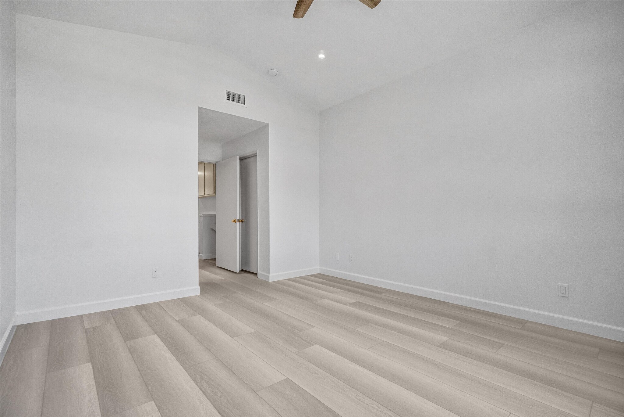 Building Photo - 13635 Almond St