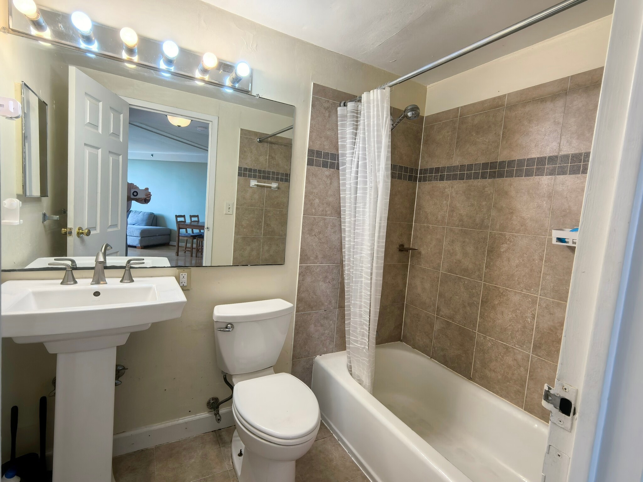 Bathroom - 1501 Clairmont Rd