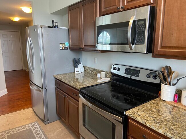 Building Photo - 616 Clearwater Park Rd