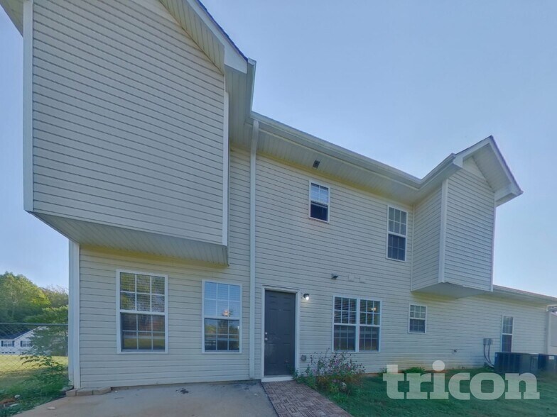 Building Photo - 224 Stone Creek Dr