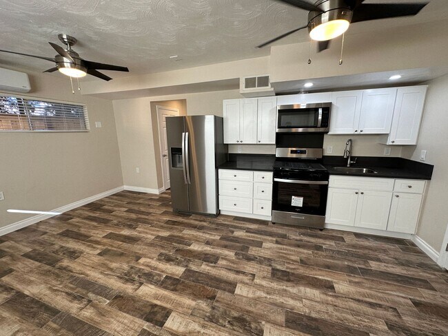 Building Photo - 678 N Shaffer St