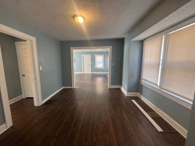 Building Photo - Charming 3BR 2BA Home w/ Fenced Yard + Covered Porch in KC