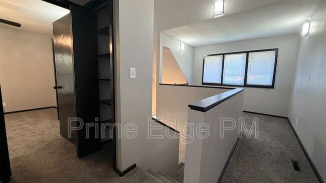 Building Photo - 1821 Ridgehaven Ct