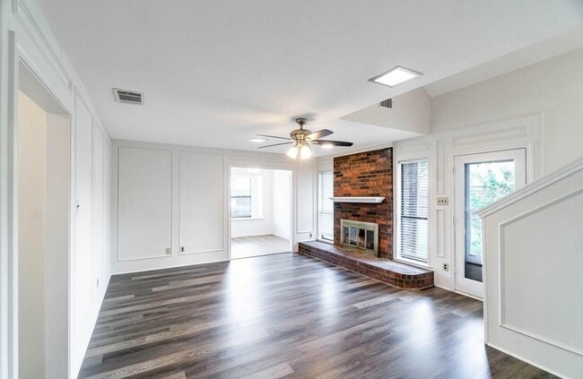 Building Photo - 1905 Lansdown Ct