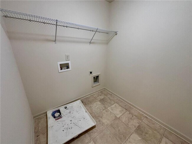 Building Photo - 613 Stonehurst Ln