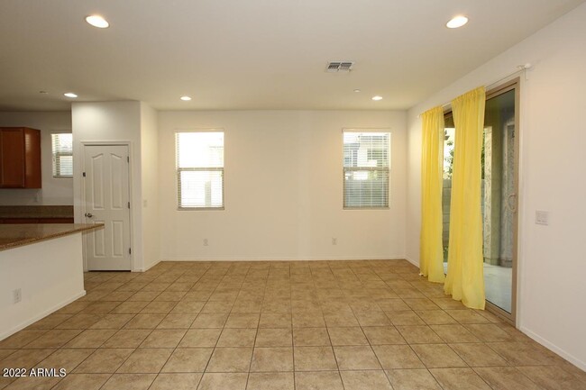 Building Photo - 4717 E Betty Elyse Ln