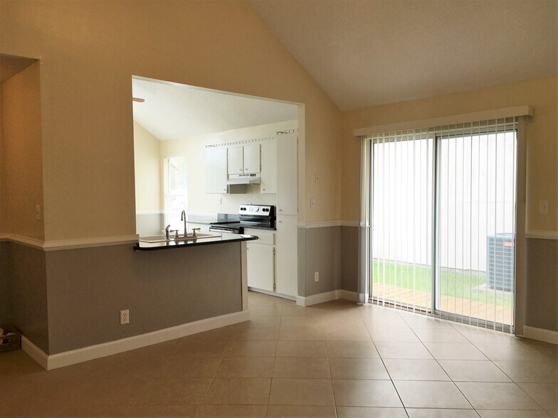 Building Photo - 3015 Yorktown Cir