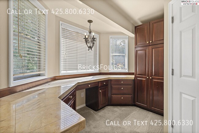 Building Photo - Luxurious 5-bedroom home in Sammamish with...