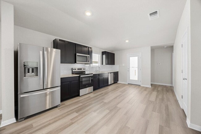 Building Photo - 140 Honey Bee Rd