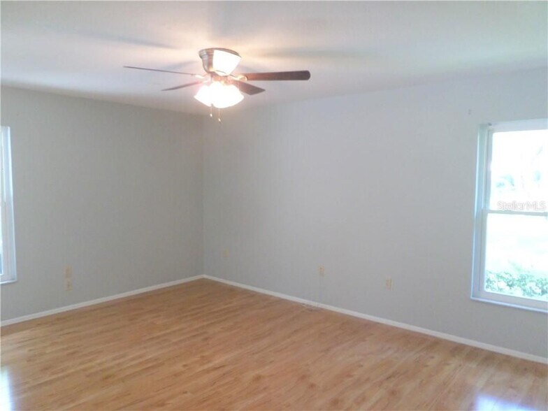 Building Photo - 3601 Garden Lakes Clenet