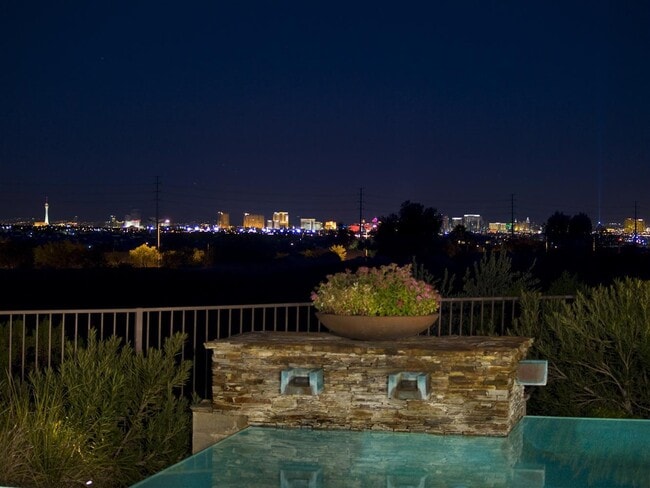 Building Photo - LUXURY LIVING W/ LAS VEGAS STRIP VIEWS!!