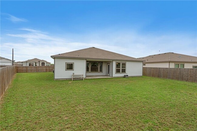 Building Photo - 7702 Dove Holw Dr