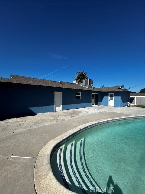 Building Photo - 717 Serpentine Dr