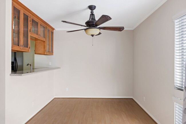 Building Photo - Excellent 1 Br 1Ba with Den in a Well Kept...