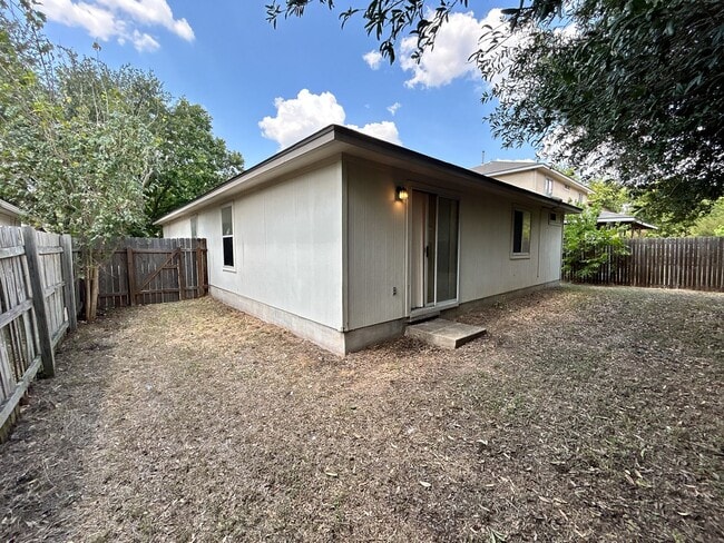 Building Photo - Cozy 3/2 in McKinney Park East