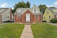 Building Photo - 2-11 31st St