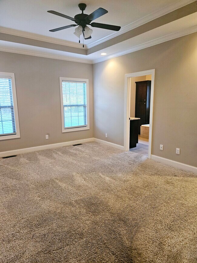 Building Photo - 433 Adalynn Cir