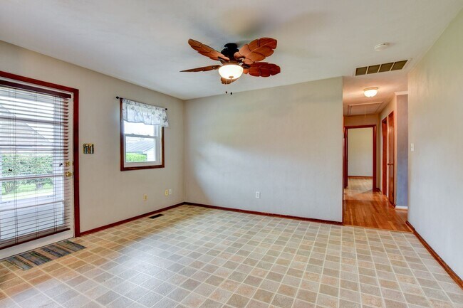 Building Photo - 609 Birch Dr