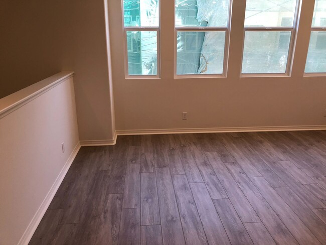 Building Photo - Newly Renovated 2 Bedroom Condo in Anaheim