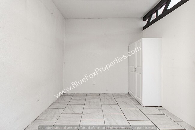 Building Photo - 204 W Sahuaro St