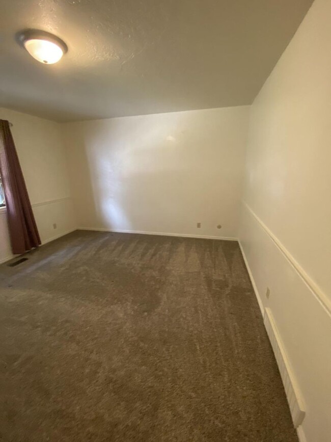 Building Photo - 428 E 1150 N