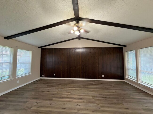 Building Photo - Brand-new flooring throughout the entire home