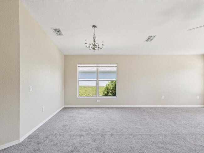 Building Photo - Don't Miss This Move-in Ready 4/2/2