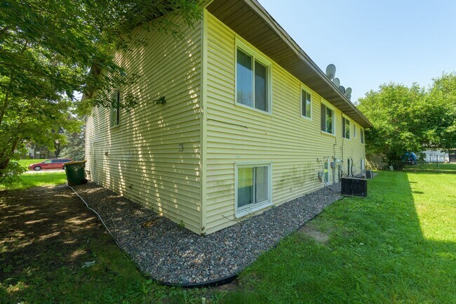 Building Photo - 6124 73rd Ave N