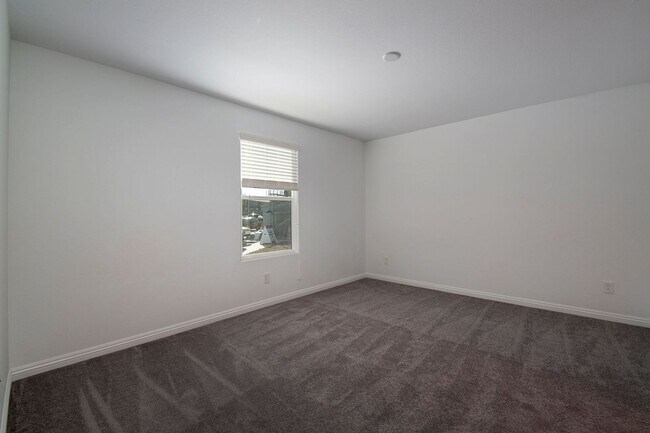 Building Photo - Newer Townhome - 3 Bedrooms + 2 Car Garage - E Craig & Nellis