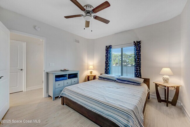 Building Photo - 1825 Riverside Dr