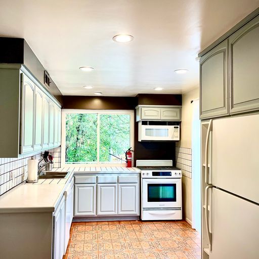 Building Photo - 20142 Santa Rita St