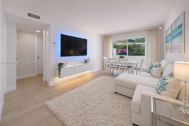 Building Photo - 567 SW 3rd St