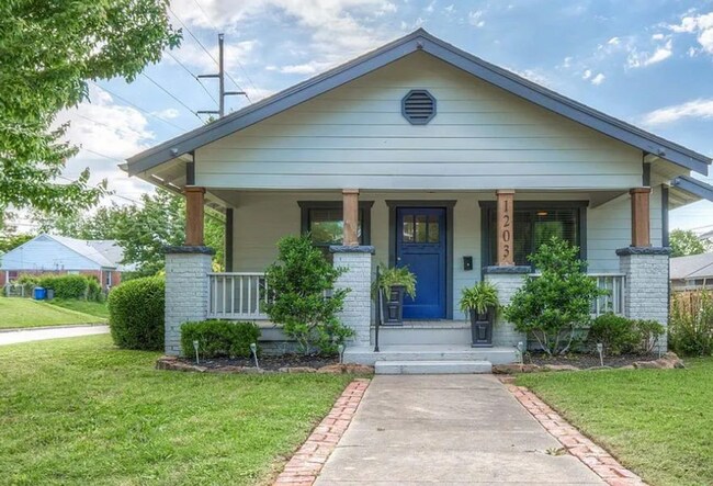 Primary Photo - Midtown 2-bed, 2-bath Available Mid August!