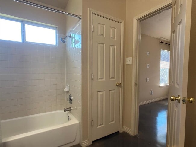 Building Photo - 1009 Grey Castle Dr