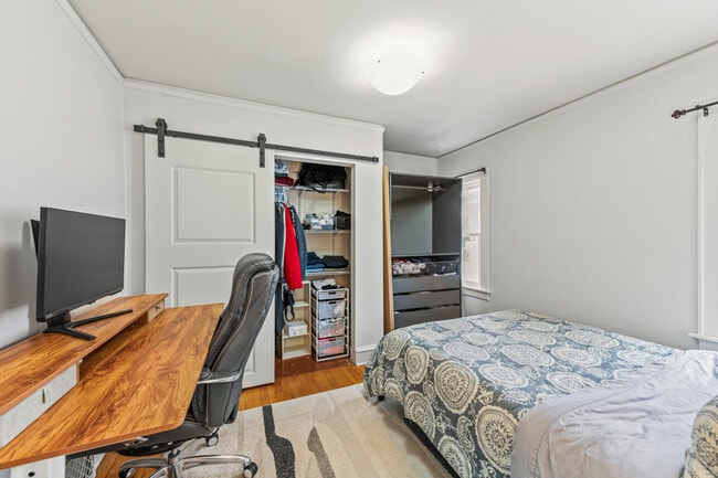 Building Photo - 4518 N Woodburn St