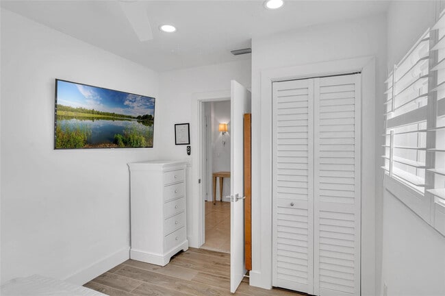 Building Photo - 1824 S Ocean Dr