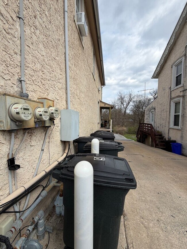 Building Photo - 49 N Main St