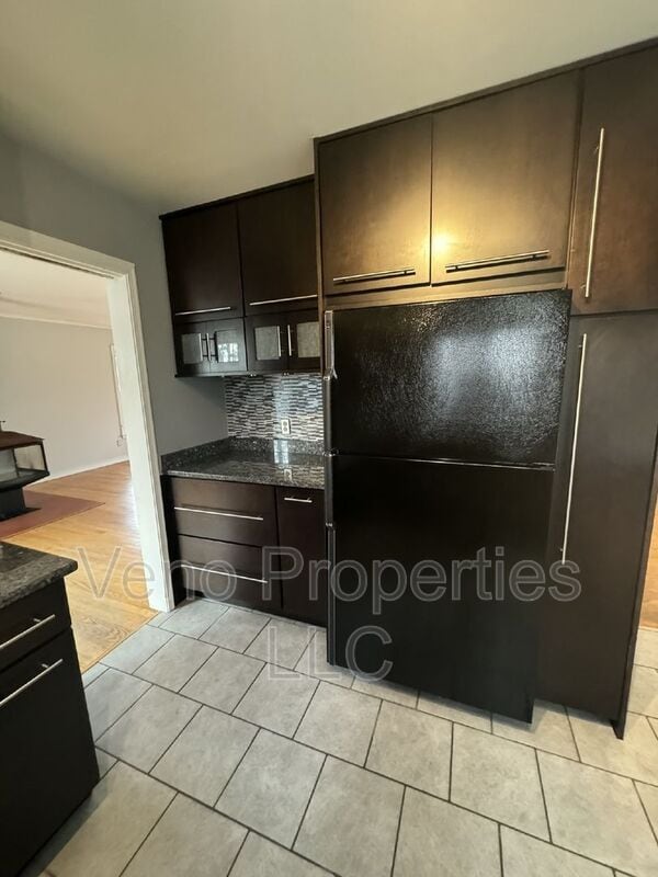 Building Photo - 15 Rivercrest Dr