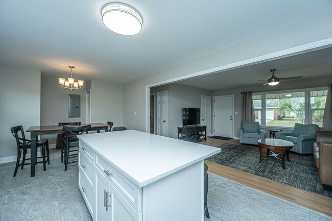 Building Photo - Charming Hanahan Ranch with Hardwood Floor...