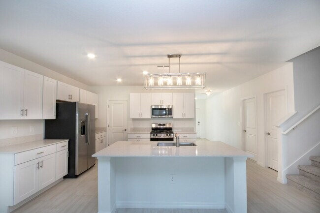 Building Photo - Lakeside Luxury in Parrish - 5 Bedroom BRAND NEW HOME