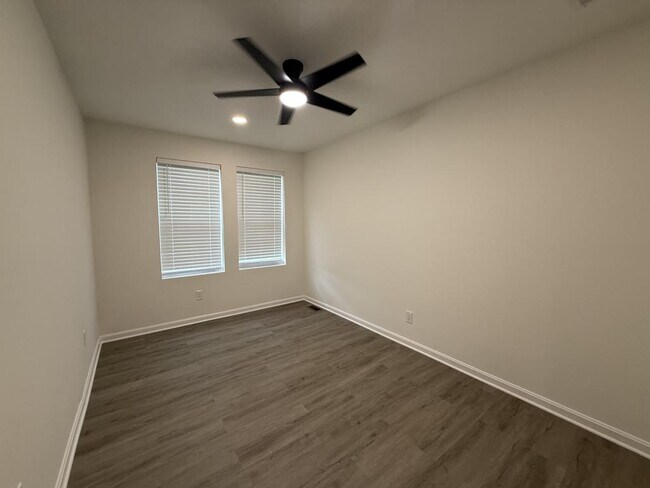 Building Photo - 5215 Ready Ave