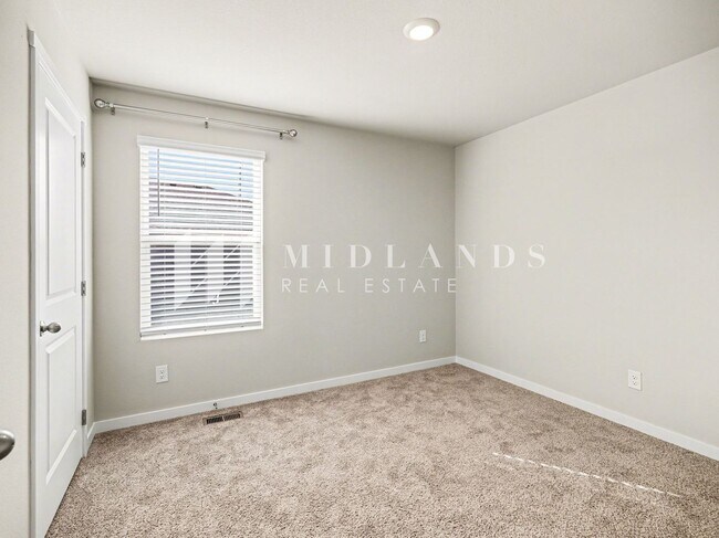 Building Photo - Ranch in Gretna Schools