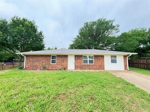 Building Photo - 114 S Manor Ct
