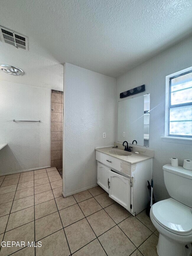 Building Photo - 386 McCune Rd